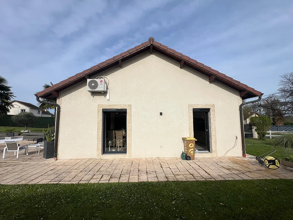 Imitation pierre sur une maison dans l'Isère