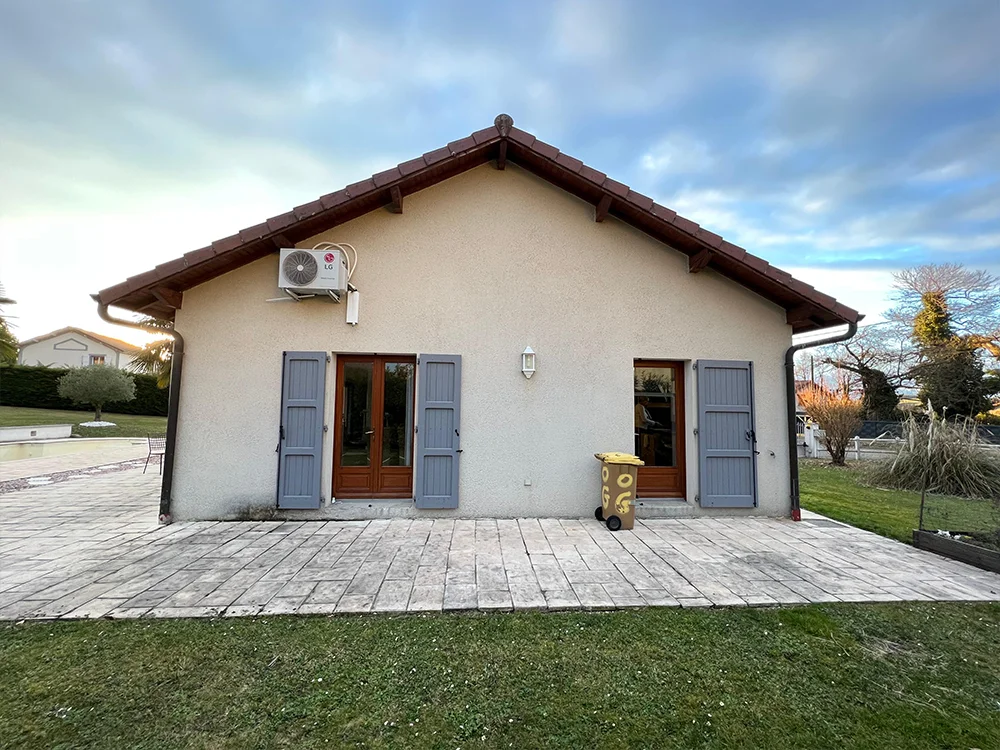 Imitation pierre sur une maison dans l'Isère