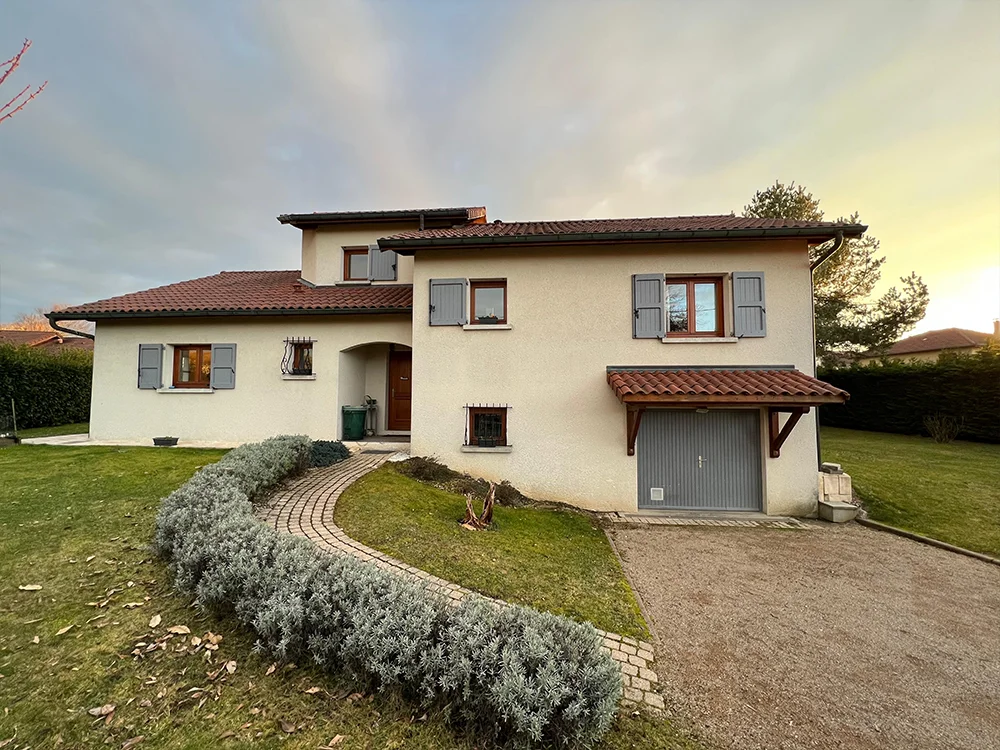 Imitation pierre sur une maison dans l'Isère
