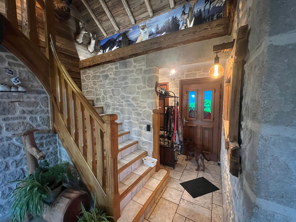 Décoration murale en pierre dans la Loire