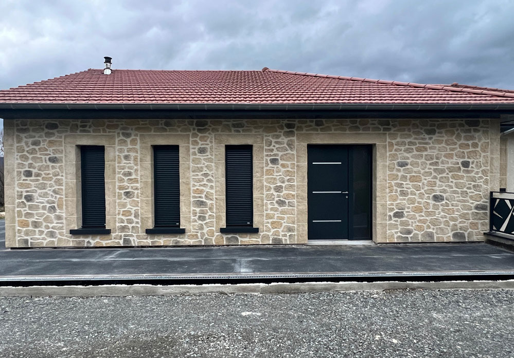 Façade imitation pierre à Courzieu