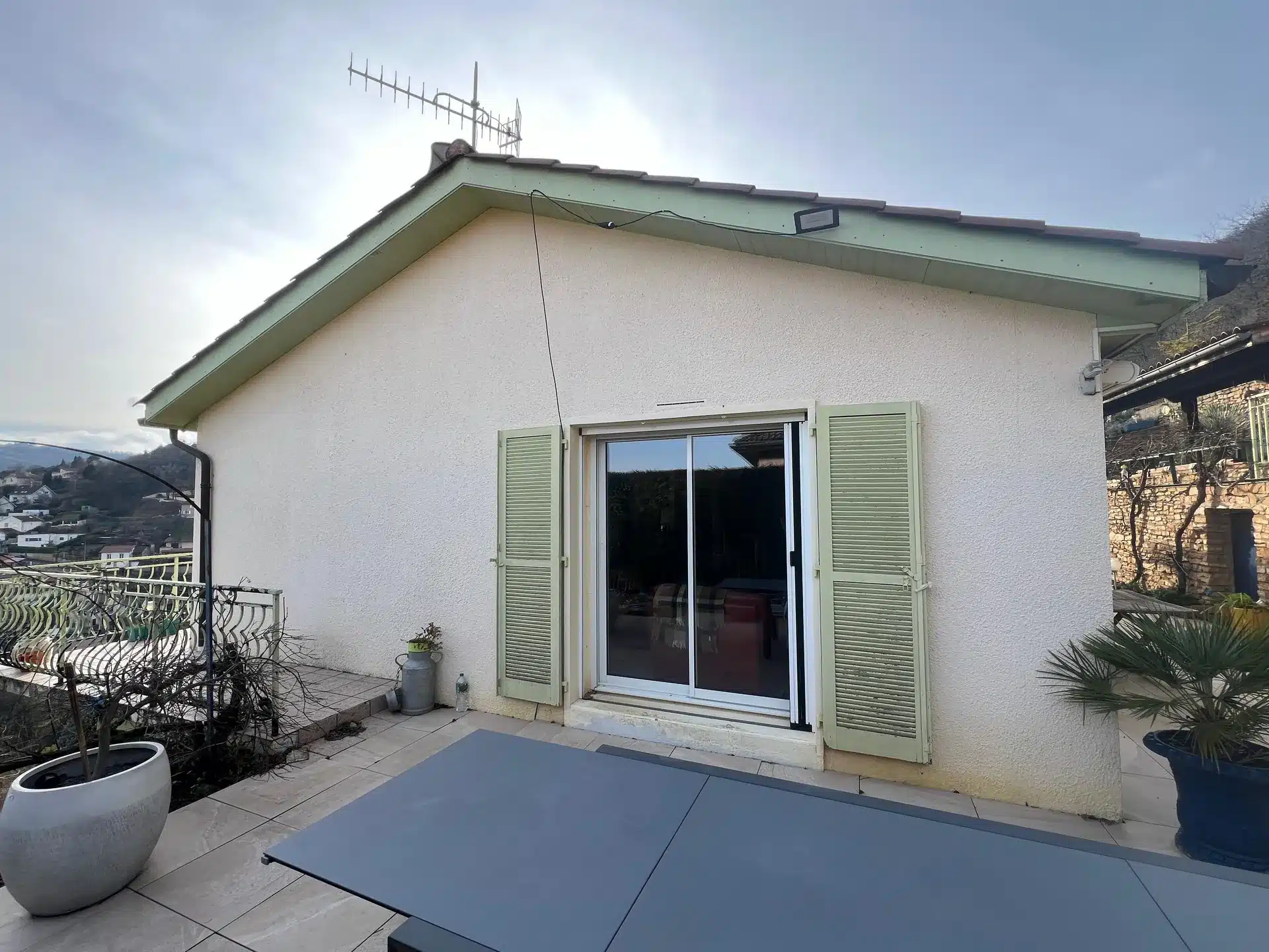 Façade avant maison non isolée à Couzon-au-Mont-d'Or