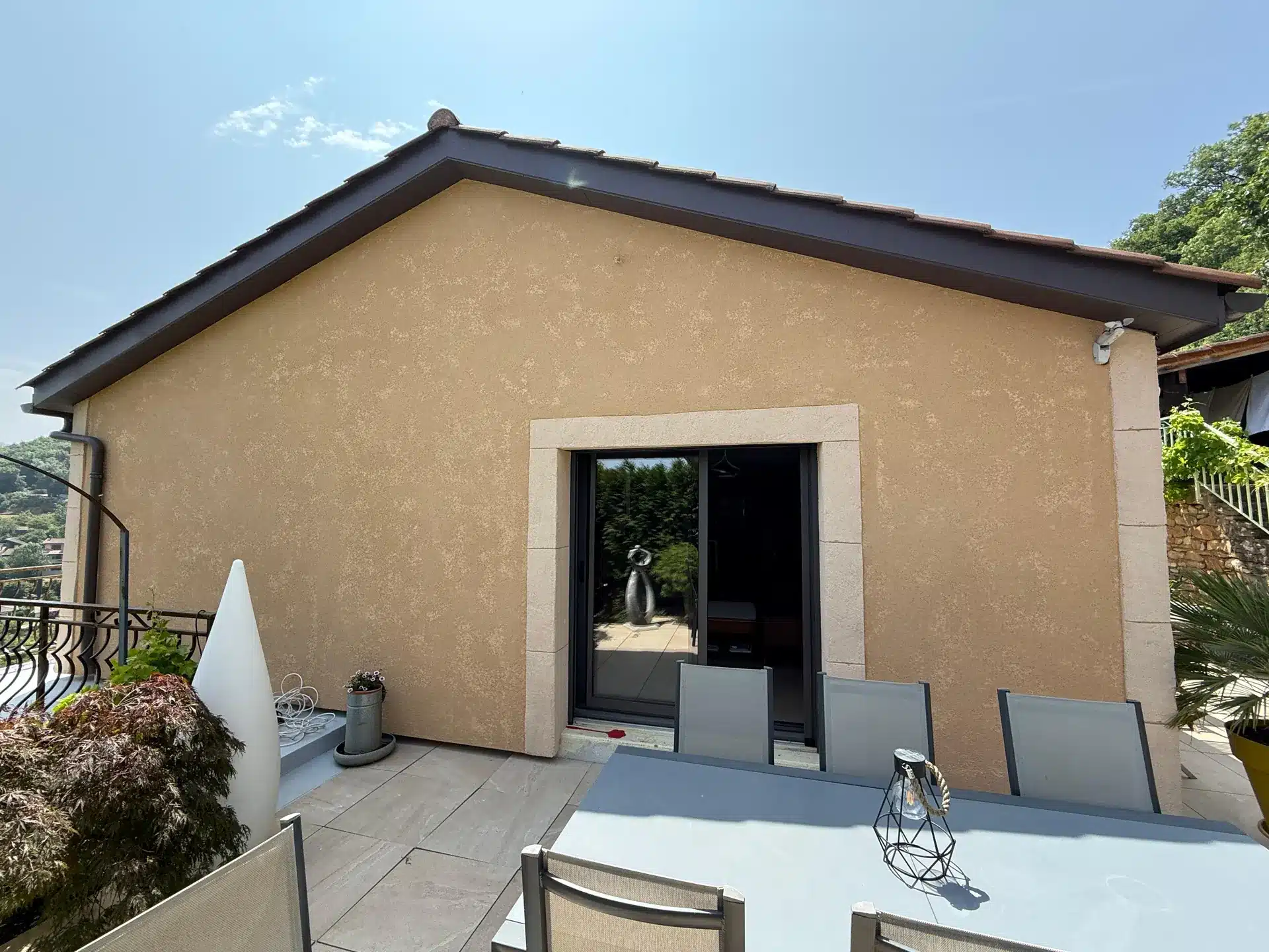 Façade rénovée avec isolation extérieure à Couzon-au-Mont-d'Or
