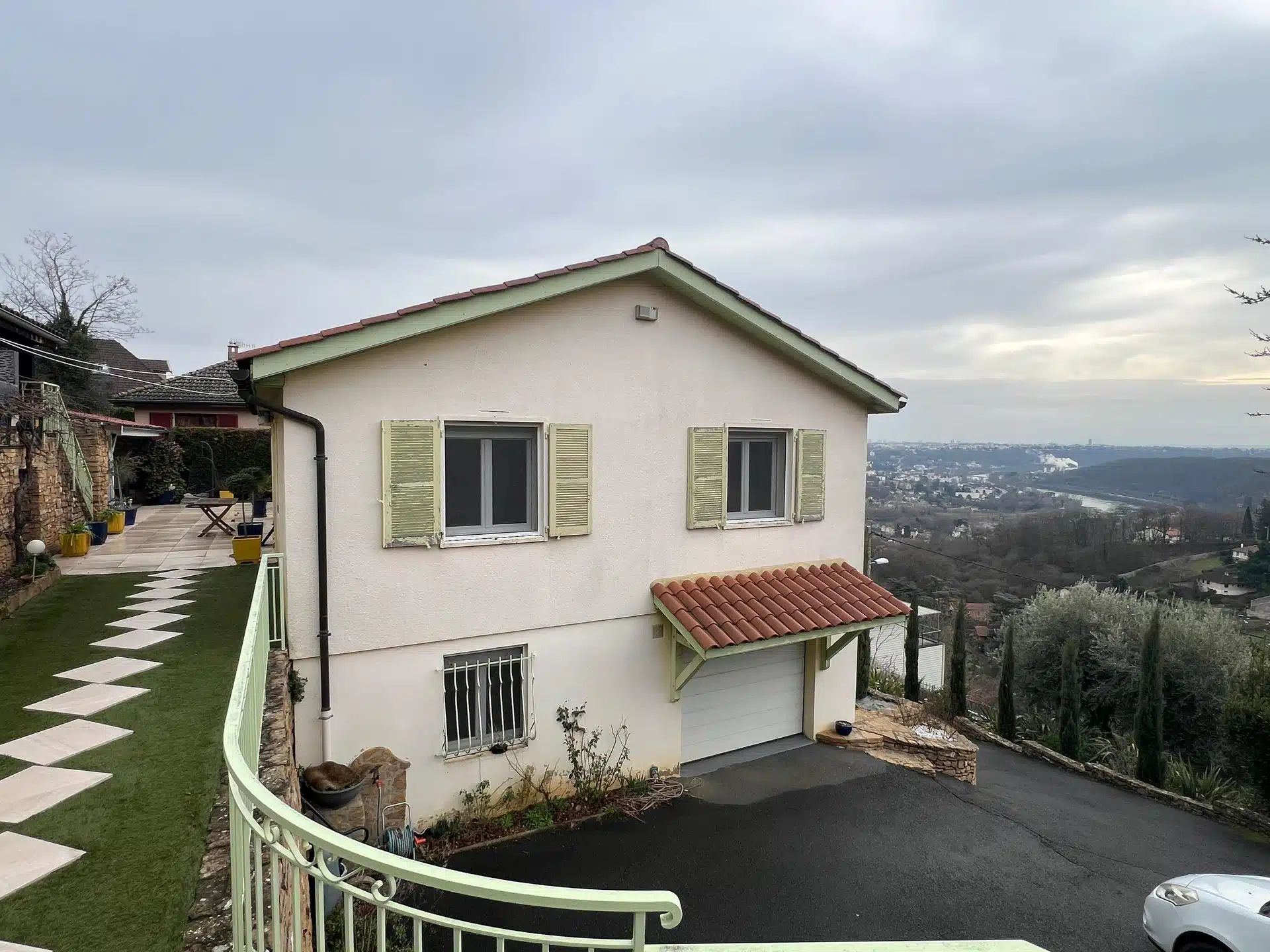 Vue de la façade avant travaux à Couzon-au-Mont-d'Or