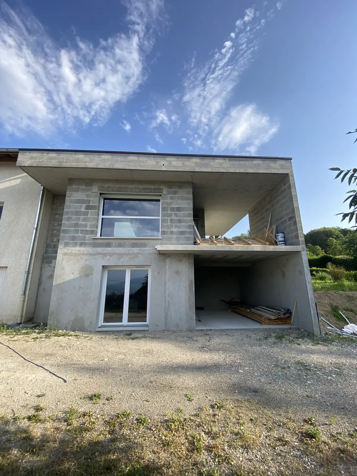 Façade extension avant ravalement Saint-Sixt