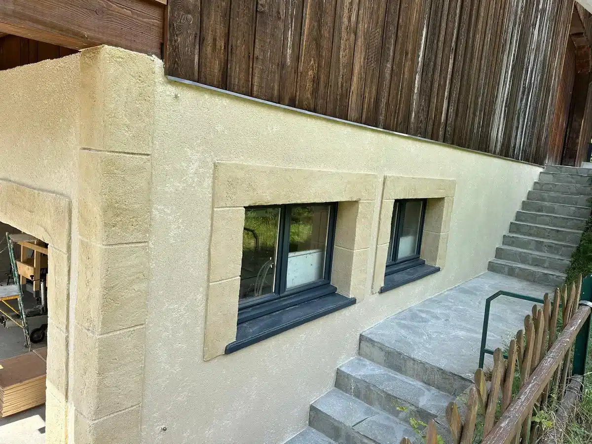 Encadrement et angle en fausse pierre