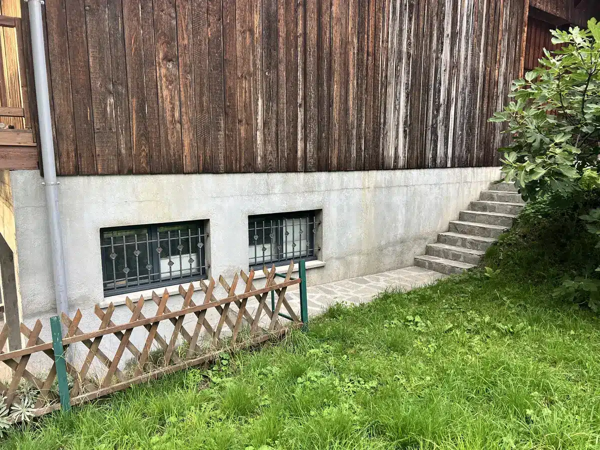 Sous bassement avec façade abimée